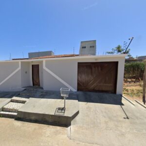 CASA COM 3/4 EM TERRENO AMPLO – SANTA CECÍLIA